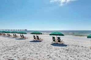 On the beach - Picturesque Beach-Front Condo At Waterscape Waterfall, Lazy River (Fort Walton Beach)