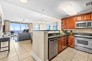 Fridge, microwave, oven, stovetop - 3rd Floor Beach-Chic, Gulf-Front Condo At Waterscape Lazy River (Fort Walton Beach)