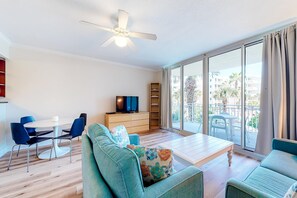 TV, DVD player, offices - 2nd Floor Beautiful, Spacious Condo At Waterscape Waterfall, Lazy River (Fort Walton Beach)