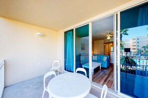 Outdoor dining - 2nd Floor Beautiful, Spacious Condo At Waterscape Waterfall, Lazy River (Fort Walton Beach)