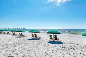 Beach nearby - Second floor beachfront condo with pool and hot tub access, W/D, and central AC (Fort Walton Beach)
