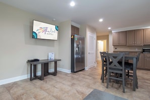 Dining - Island Cottage on Grimball-James Island Retreat (Charleston)