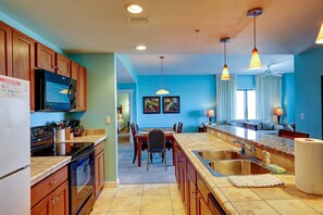 Fridge, microwave, oven, stovetop - Beautiful corner condo with Gulf & bay views, balcony, pool & hot tub (Panama City Beach)