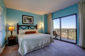 3 bedrooms, iron/ironing board, Internet, bed sheets - Beautiful corner condo with Gulf & bay views, balcony, pool & hot tub (Panama City Beach)