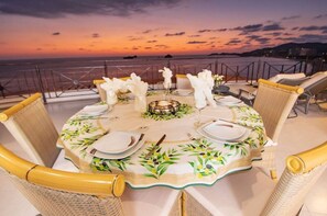 Outdoor dining - Bay View Grand Residencial 11th floor (Ixtapa Zihuatanejo)