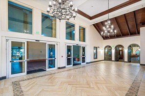 Interior - Beachview Condo with full kitchen, shared pool and beach access (Panama City Beach)