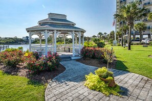 Property grounds - Oceanfront Pinnacle Port condo w/ tennis & basketball courts + private balcony! (Panama City Beach)