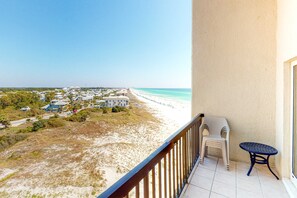 Property grounds - Oceanfront Pinnacle Port condo w/ tennis & basketball courts + private balcony! (Panama City Beach)