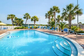 Pool - Oceanfront Pinnacle Port condo w/ tennis & basketball courts + private balcony! (Panama City Beach)