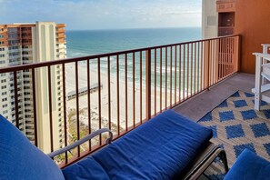 Property grounds - Ocean-view studio with well-equipped kitchen, Washer/Dryer, pool, hot tub, & gym (Panama City Beach)