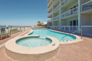 Pool - Beachfront 20th-floor condo with heated pools, hot tubs, balcony & Gulf views (Panama City Beach)