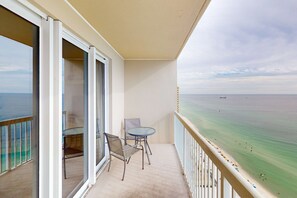 Property grounds - Beachfront 20th-floor condo with heated pools, hot tubs, balcony & Gulf views (Panama City Beach)