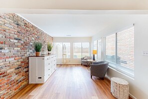 Interior - Updated townhome with grassy yard, grill, open layout, W&D, & AC (Perdido Key)