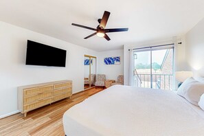 2 bedrooms, iron/ironing board, WiFi, bed sheets - Updated townhome with grassy yard, grill, open layout, W&D, & AC (Perdido Key)