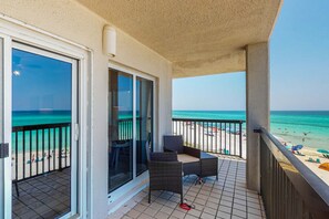 Property grounds - Beachfront resort condo with beach & lake access, pools, saunas & tennis (Panama City Beach)