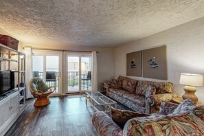 TV, offices - Gorgeous coastal home with plenty of space, pool, and easy beach access (Panama City Beach)