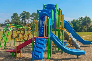 Children’s area - Spacious private home with private yard, close to beaches (Perdido Key)
