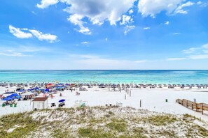 On the beach - Stunning third-floor condo with balcony, washer&dryer & pool (Destin)