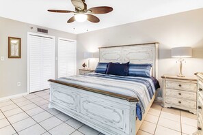 2 bedrooms, iron/ironing board, WiFi, bed sheets - Waterfront beach condo w/ pool, hot tub & tennis available - balcony (Panama City Beach)