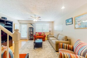 TV, offices - Lakefront Home near the Beach w/Free WiFi, Private Balcony, W/D & Great Location (Panama City Beach)
