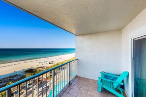 Property grounds - Gulf-front condo with balcony, W/D, direct beach access, pools, hot tub & gym (Panama City Beach)