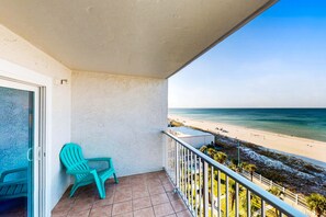 Property grounds - Gulf-front condo with balcony, W/D, direct beach access, pools, hot tub & gym (Panama City Beach)