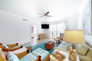 TV, offices - Cozy waterfront condo with pool, fitness area, balcony, & washer&dryer (Perdido Key)