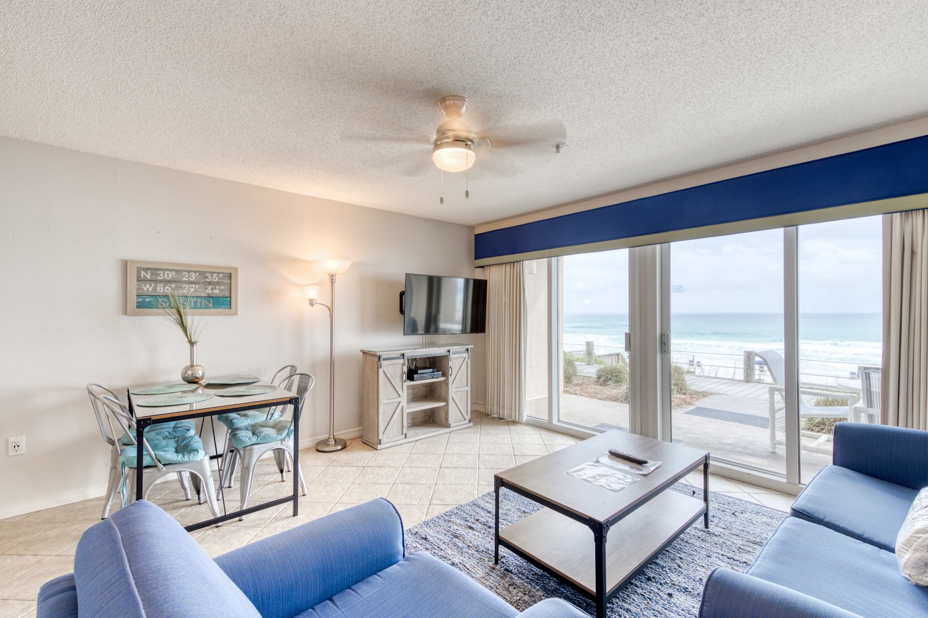 Fernseher, DVD-Player, Arbeitsbereiche