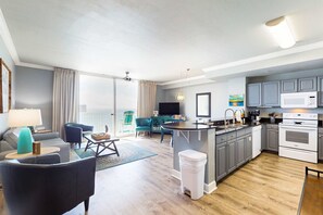 Fridge, microwave, oven, stovetop - Beachfront Condo, gorgeous views, shared pool and beach access (Panama City Beach)
