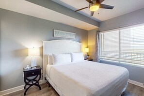1 bedroom, iron/ironing board, WiFi, bed sheets - Beachfront Condo, gorgeous views, shared pool and beach access (Panama City Beach)