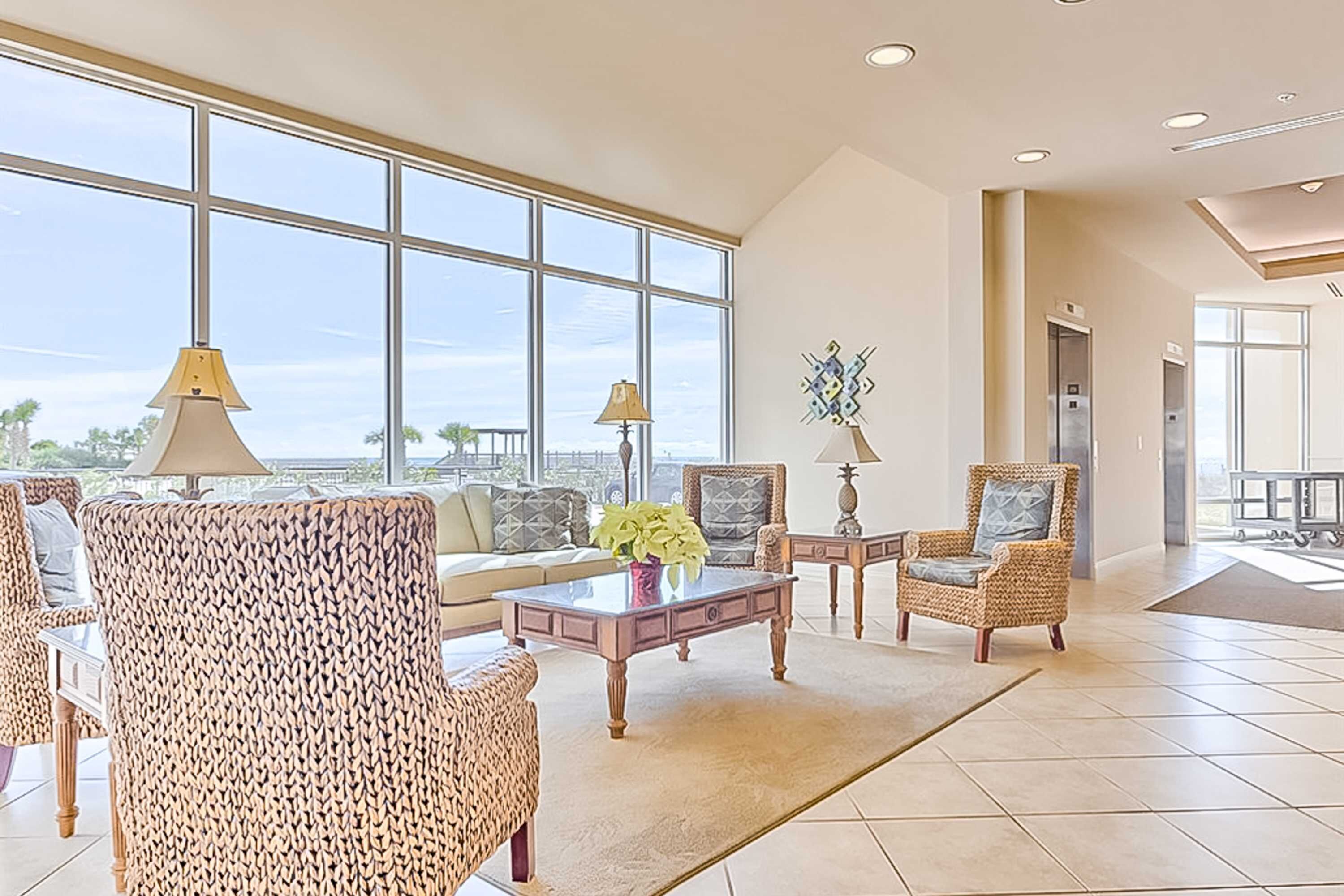 Televisión, reproductor de DVD y oficina 