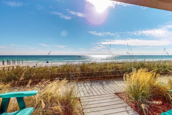 On the beach - Oceanfront Condo w/ AC, WiFi, Shared Pool, & Seasonal Beach Service Rentals (Destin)