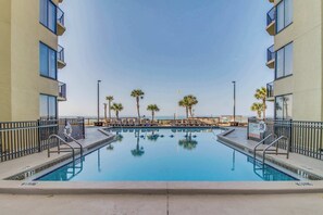 Pool - Beachfront retreat with a balcony, great views, tennis, pools & gym (Panama City Beach)