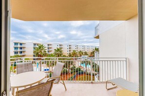 Outdoor dining - 5th Floor Lovely Spacious Condo At Waterscape Waterfall, Lazy River (Fort Walton Beach)