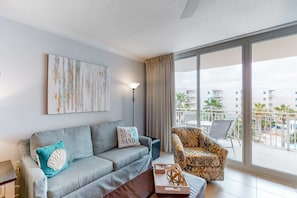 TV, DVD player, offices - 5th Floor Lovely Spacious Condo At Waterscape Waterfall, Lazy River (Fort Walton Beach)