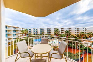Outdoor dining - 5th Floor Lovely Spacious Condo At Waterscape Waterfall, Lazy River (Fort Walton Beach)