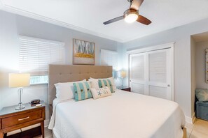1 bedroom, iron/ironing board, WiFi, bed sheets - 5th Floor Lovely Spacious Condo At Waterscape Waterfall, Lazy River (Fort Walton Beach)
