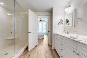 Shower, hair dryer, towels - 3rd Floor Upscale, Welcoming Condo At Waterscape Waterfall, Lazy River (Fort Walton Beach)