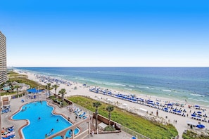 On the beach - Inviting ninth-floor condo with upscale décor, Gulf-front views & pools (Panama City Beach)