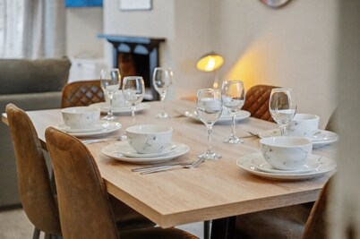 Spacious and Modern 2-Bedroom House with Garden - Free Parking