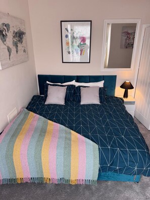 Room - Spacious and Modern 2-Bedroom House with Garden - Free Parking (Northampton)