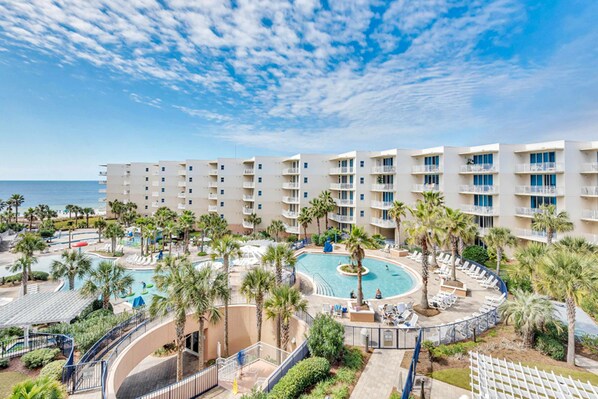Pool - Bright, beachy condo At Waterscape w/children's playground, 2 hot tubs (Fort Walton Beach)