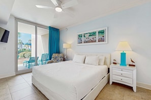 2 bedrooms, iron/ironing board, WiFi, bed sheets - Bright, beachy condo At Waterscape w/children's playground, 2 hot tubs (Fort Walton Beach)
