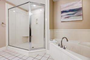 Shower, towels - 3rd Floor Picturesque Condo On Okaloosa Island Waterfall, Lazy River (Fort Walton Beach)