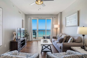 TV, DVD player, offices - Welcoming waterfront condo with a furnished balcony, pool & pool spa (Panama City Beach)