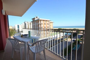 Balcony - Bright Apartment With sea View (San Michele al Tagliamento)