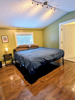 3 bedrooms, WiFi, bed sheets, wheelchair access