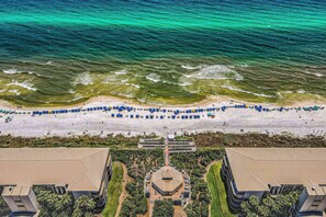 On the beach - Oceanfront condo with balcony, lagoon pool, hot tub, & pickleball (Panama City,)