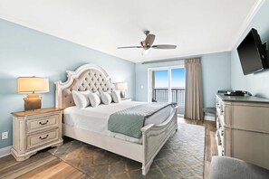 3 bedrooms, iron/ironing board, WiFi, bed sheets - Oceanfront condo with pool, ocean view, washer&dryer, & high-speed WiFi (Fort Walton Beach)