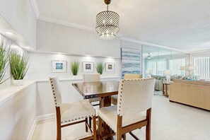 Dining - Platinum penthouse with balcony views, pool, tennis court & beach access (Fort Walton Beach)